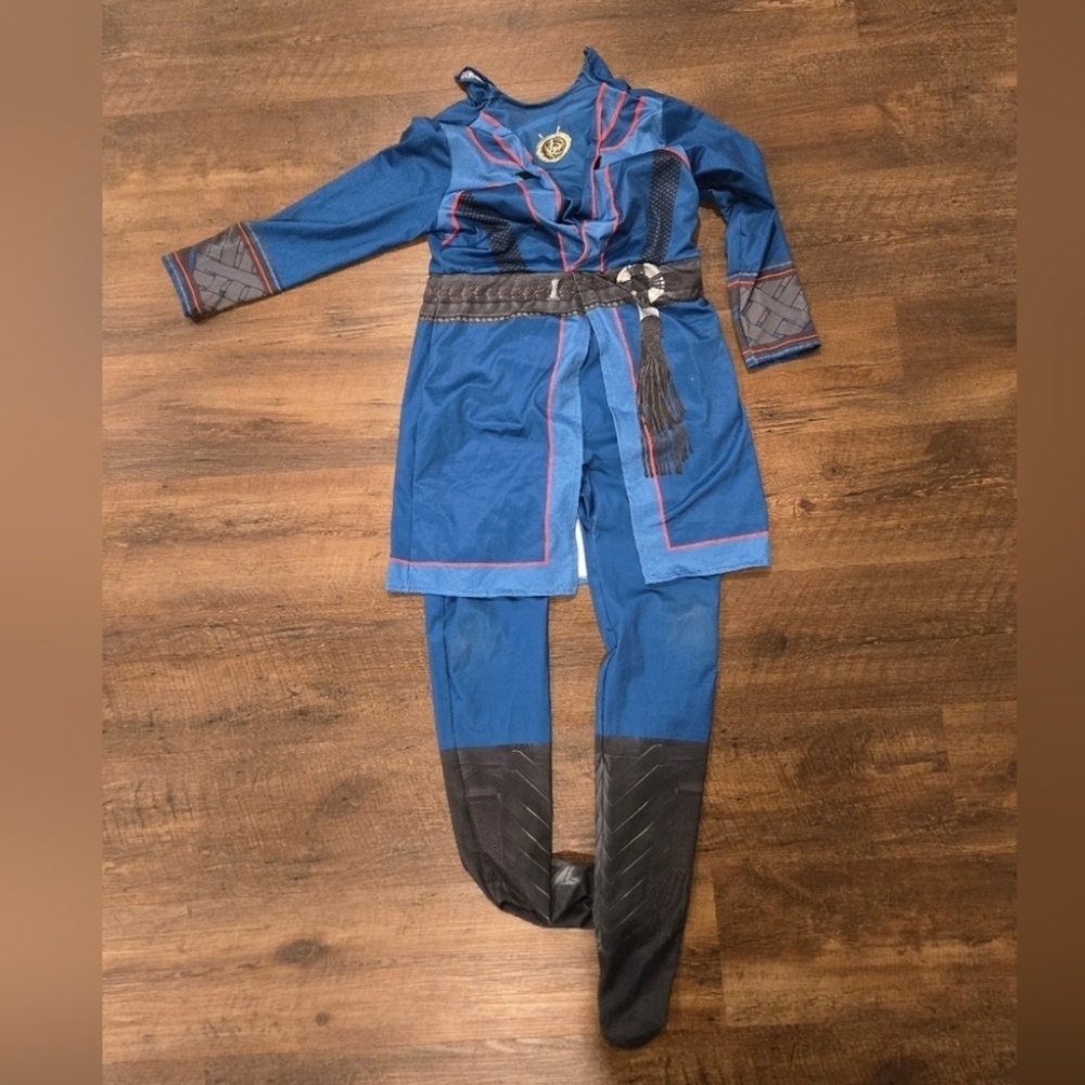 Marvel Dr. Strange Size 6 Kids Costume. Cloak Included. Lightly Used.